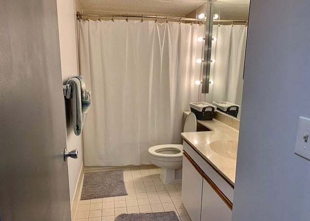 Suite A206 2nd Bathroom