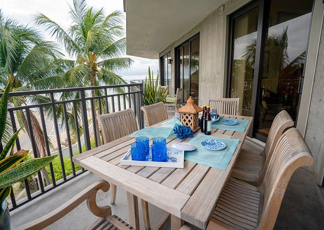 Balcony Dining