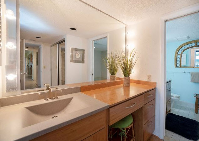 Master bathroom 2nd vanity